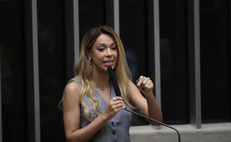 Cotas universitÃ¡rias para pessoas trans: entenda o Projeto de Lei de Ã‰rika Hilton