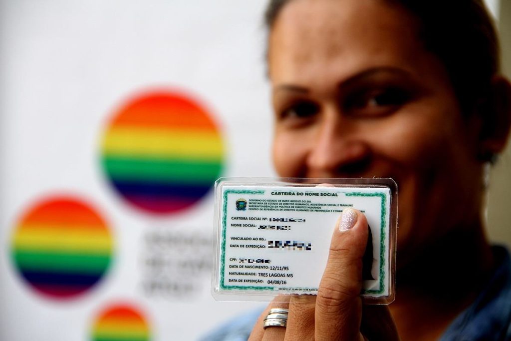 Campanha facilita mudanÃ§a de nome e gÃªnero de pessoas trans em documentos civis