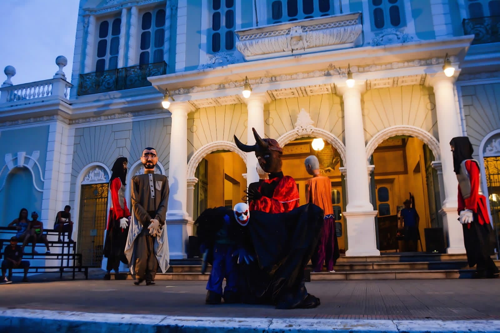 Grupo de teatro apresenta julgamento de Judas no Mirante do Conjunto Santa Terezinha