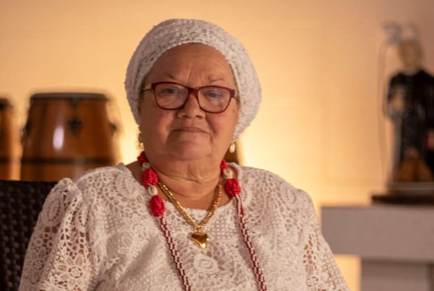 Exibição de documentário destaca trajetória espiritual de Mãe Dulcimar de Ogum