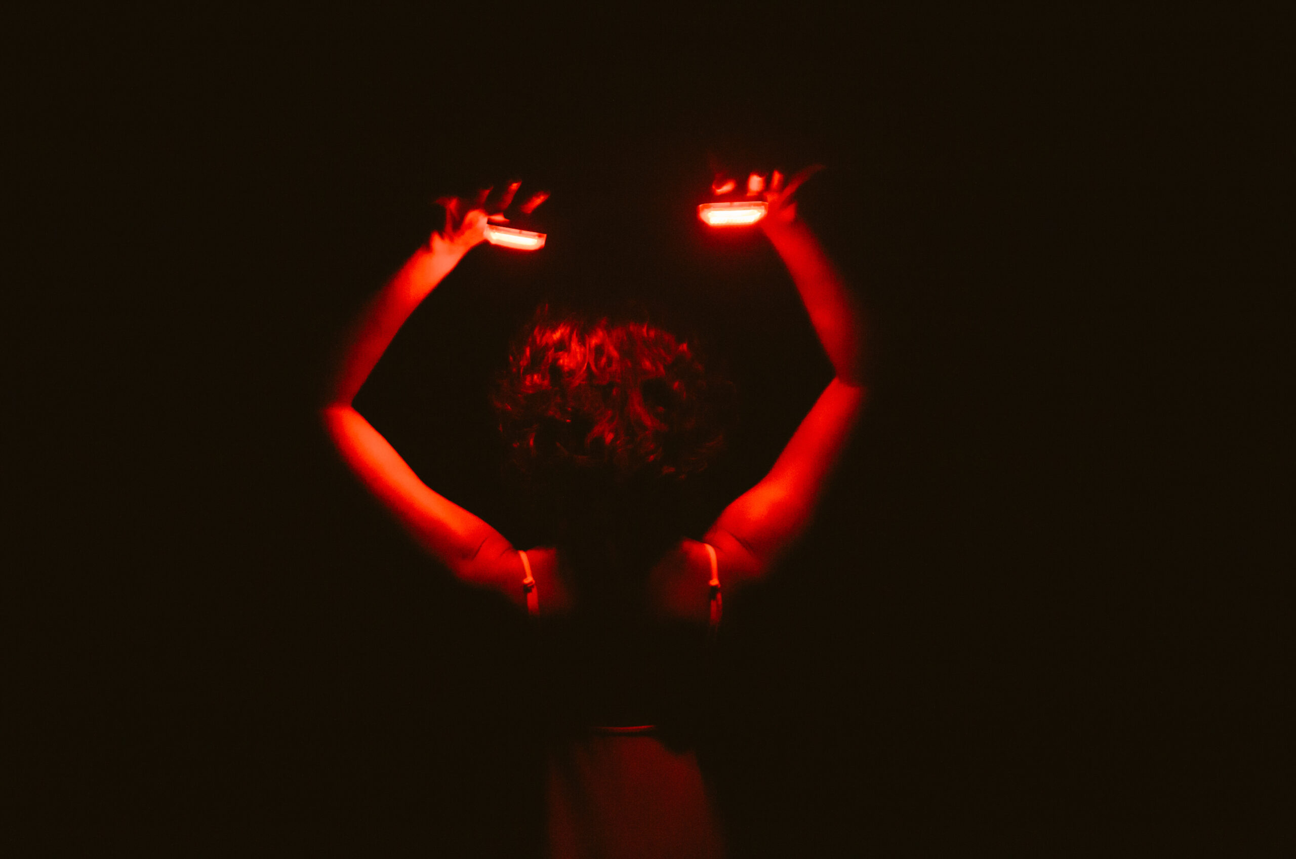 Oficina imersiva explora a relação entre luz e atuação teatral no IFCE e na UFC